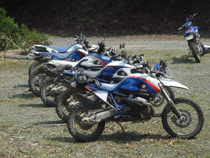 �R���Y��ɁA�A�A